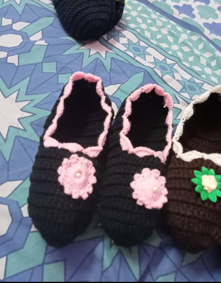 crochet woolen shoes,socks and booties 4