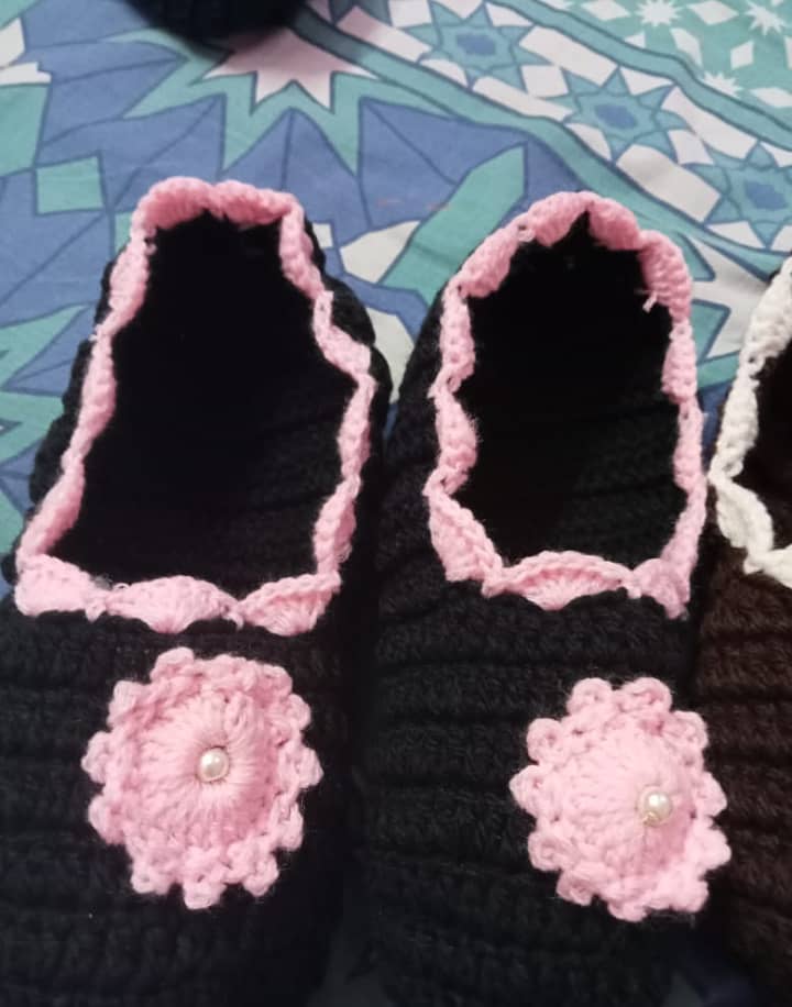 crochet woolen shoes,socks and booties 0