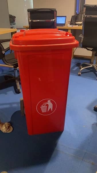 Dustbins 240 liter / pedal bins 0