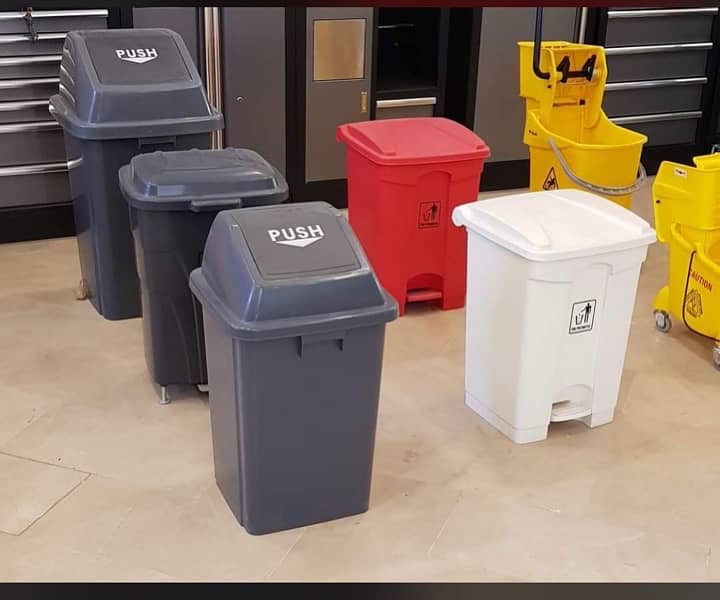 Dustbins 240 liter / pedal bins 2