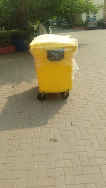 Dustbins 240 liter / pedal bins 4