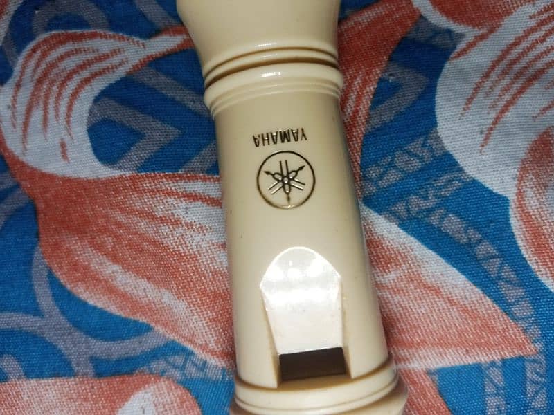 DELIVERY POSSIBLE  YAMAHA FLUTE 2