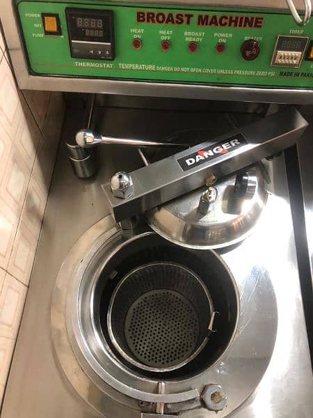Brand New Broast Machine 1 Year Guarantee We Hve Pizza Oven Deep Fryer 4
