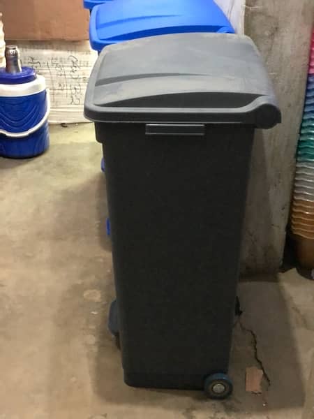 Pedal Bins / Dustbin / Trash bin 13