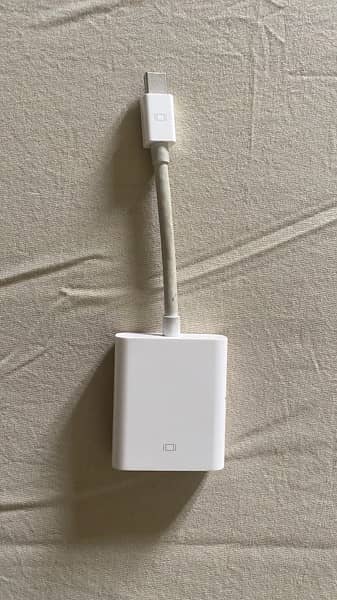 apple original thuderbolt to vga adapter 0