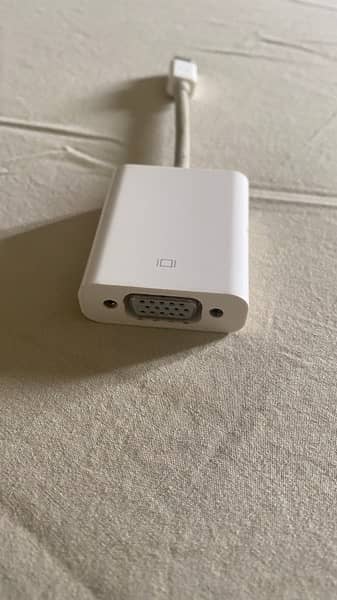 apple original thuderbolt to vga adapter 2