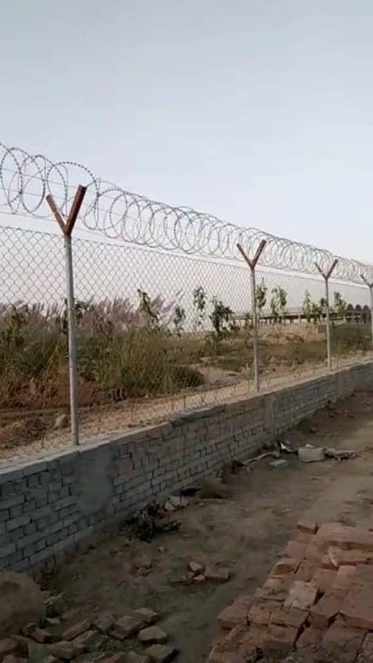 Chain link fence. . Razor  wire. . barbed wire. 6