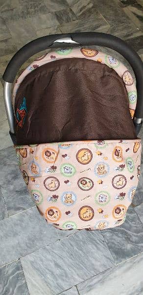 Carrycort/Carseat condition 10/10 for sale WhatsApp Plz 0333-4216873 5