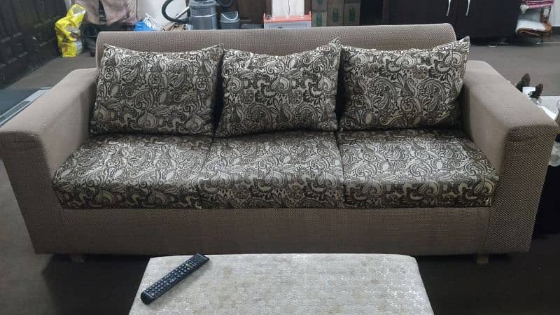 Six Seater Sofa in Awesome Condition 0