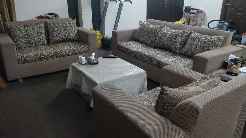 Six Seater Sofa in Awesome Condition 3