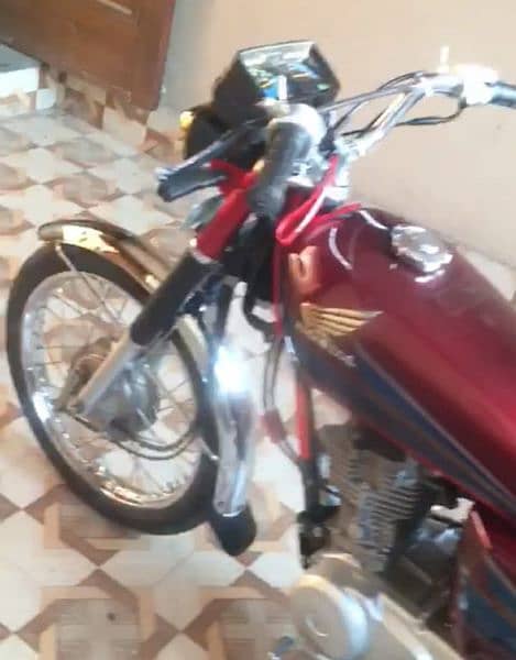 Watsap contact 0322.9064. 919. Honda 125 cg red colour engine ok 