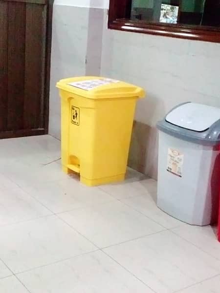 Dustbins / pedal bins / mop trolley / Drum 16