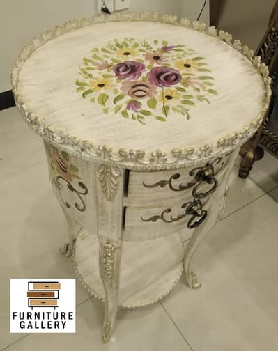 Coffee Table / Corner Table / Small Round Table