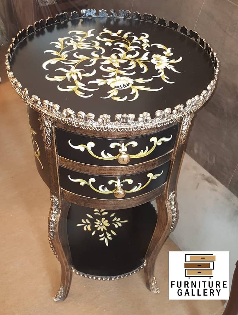 Coffee Table / Corner Table / Small Round Table 1
