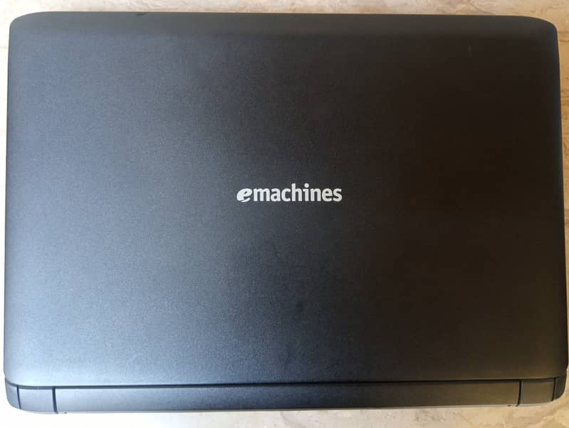 Acer Emachine em350 Laptop - Atom N450 - 1 GB Ram - 160 GB Rom 2
