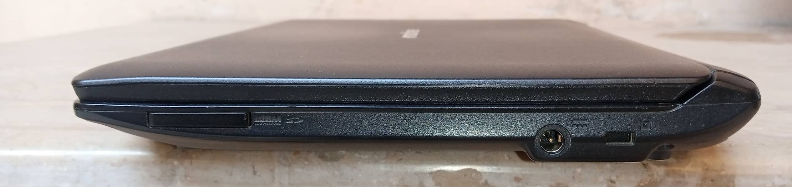 Acer Emachine em350 Laptop - Atom N450 - 1 GB Ram - 160 GB Rom 5