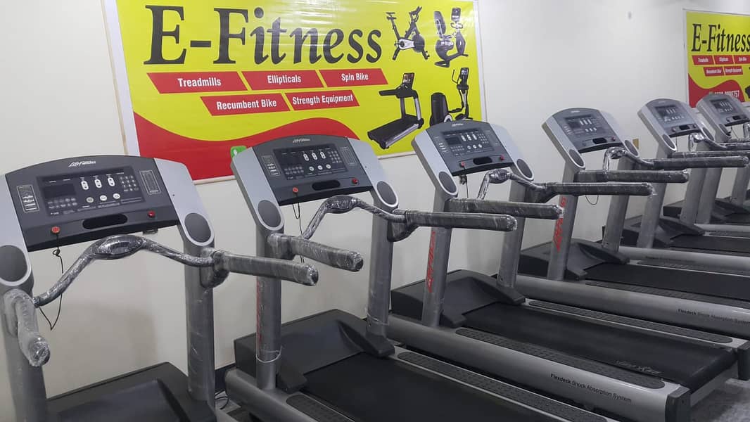 (TRdKr) Life Fitness USA Comercial Treadmills 9