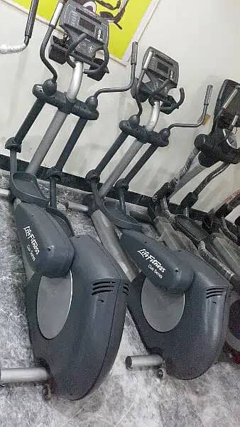 (TRdKr) Life Fitness USA Comercial Treadmills 5