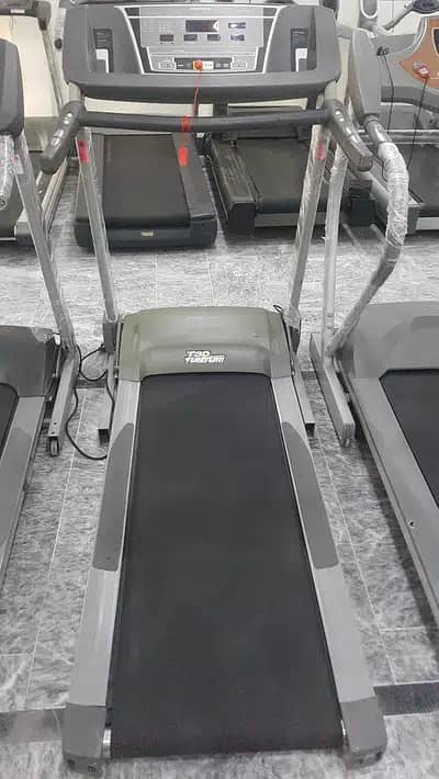 (TRdKr) Life Fitness USA Comercial Treadmills 8