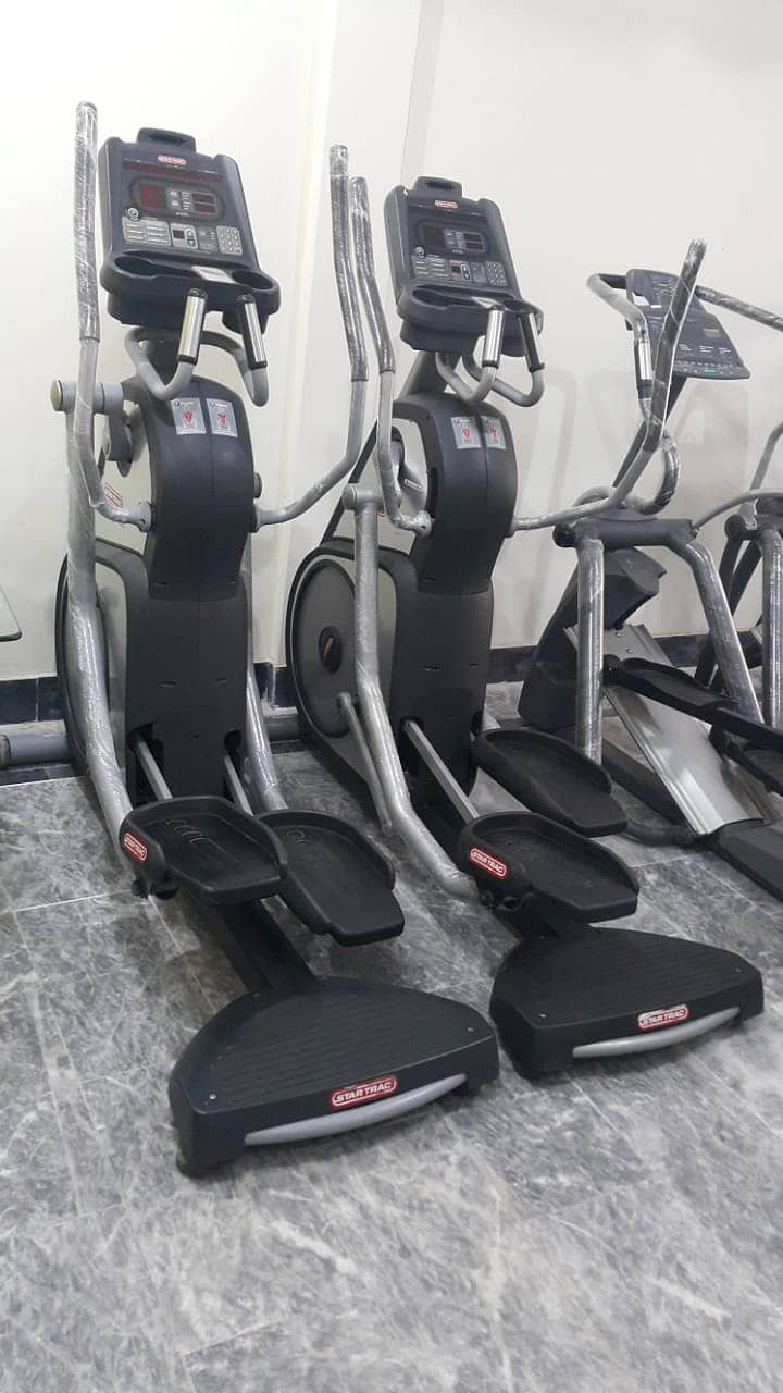 (DHALh) Life Fitness USA Comercial Treadmills 3