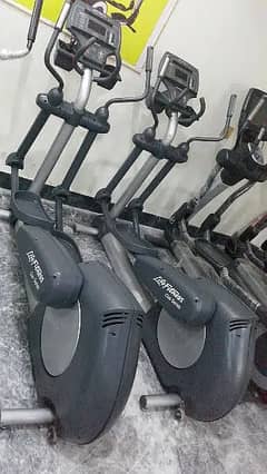 (DHALh) Life Fitness USA Comercial Treadmills