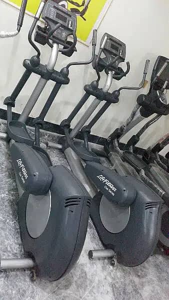 (DHALh) Life Fitness USA Comercial Treadmills 0