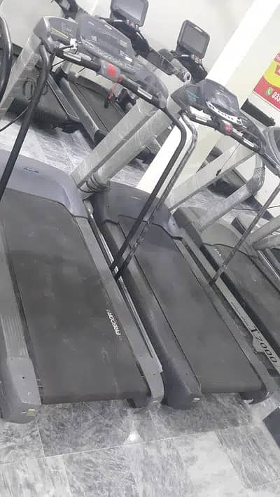 (Gjrnwla) Life Fitness USA Comercial Treadmills 7