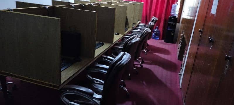 20 seats Call center  sharah Faisal 0/3/3/6/8/0/8/7/3/4/2 8