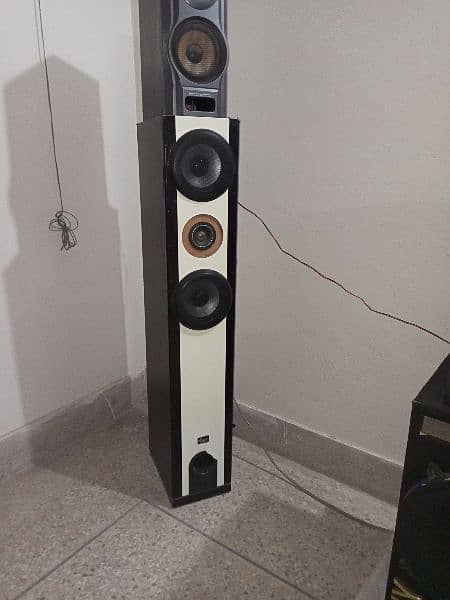 Aiwa amplifier with tower speakers /woofers  sound system 6