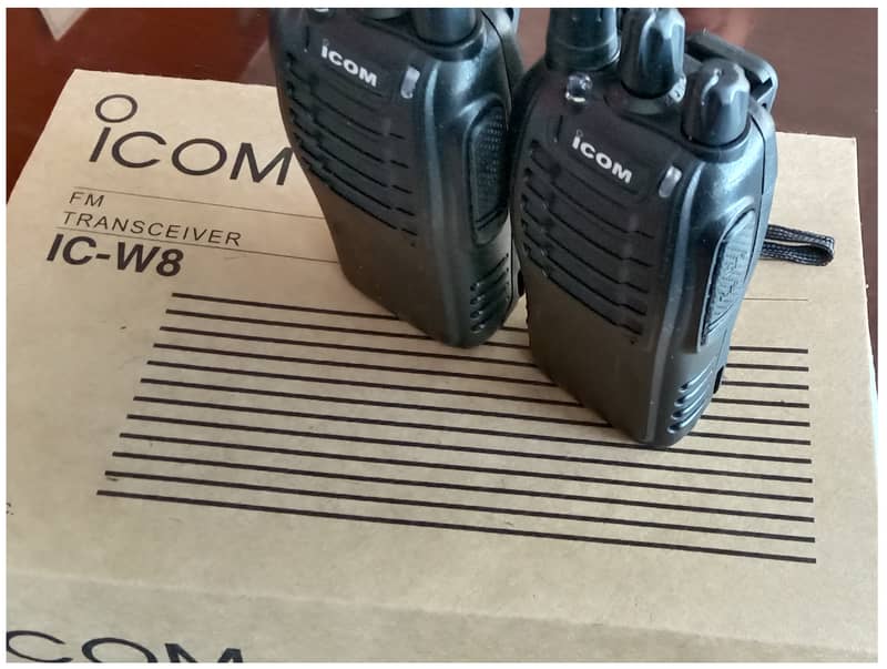 iCom Walkie talkie New ic-W8 UHF two way radio i com HD voice wireless 0