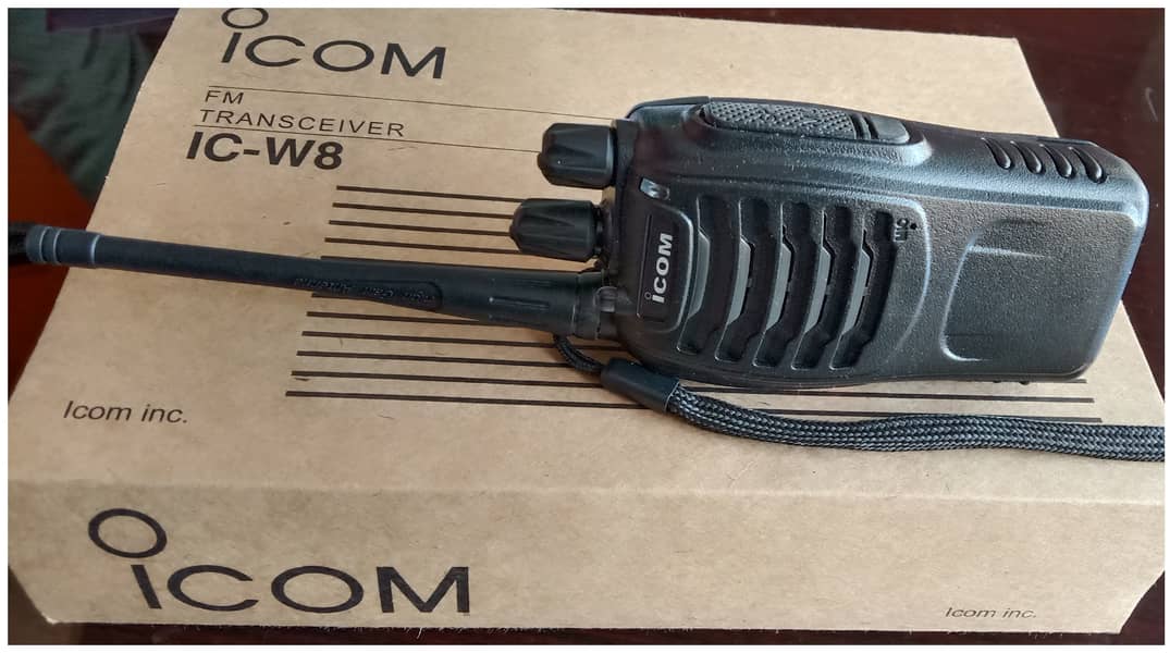 iCom Walkie talkie New ic-W8 UHF two way radio i com HD voice wireless 1
