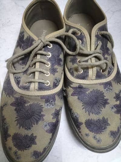 branded shoes from UK & USA sizes mention hn