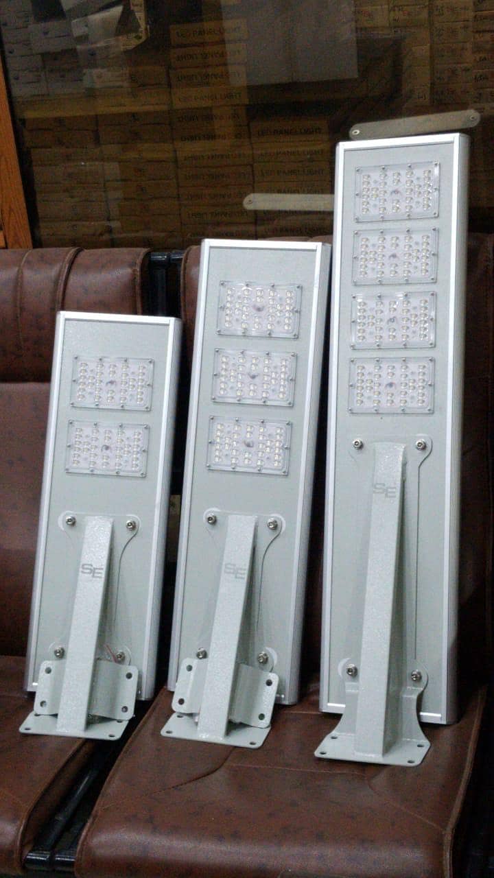 BRANDED AND HIGH QUALITY SOLAR STREET LIGHTS AVAILABLE 6