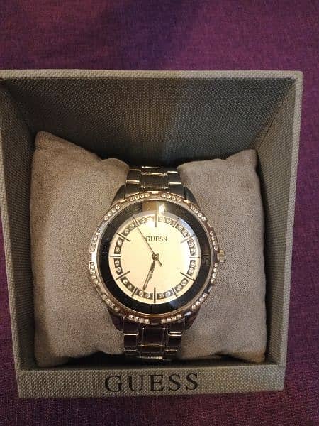 Guess watch with box excellent condition 4
