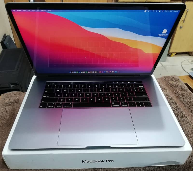 MacBook Pro 2018 Core i7 16GB 512GB 15 Inch MR942 A1990 0