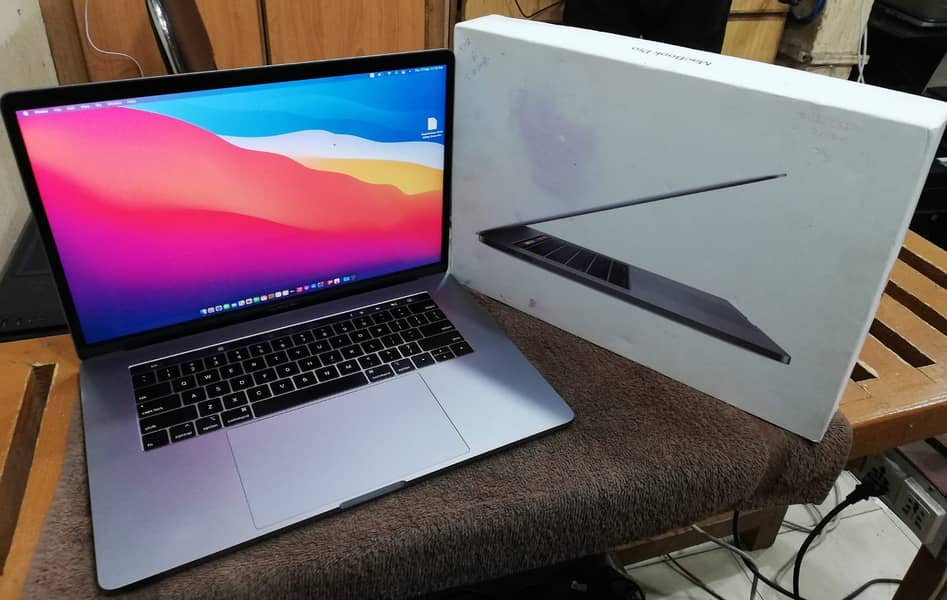 MacBook Pro 2018 Core i7 16GB 512GB 15 Inch MR942 A1990 10