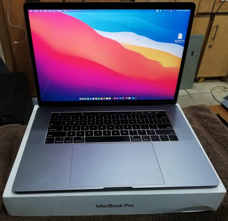 MacBook Pro 2018 Core i7 16GB 512GB 15 Inch MR942 A1990 12