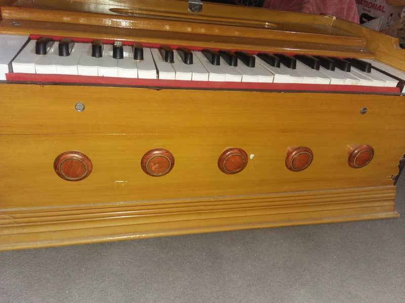 Harmonium for sale condition best only for music learners 1