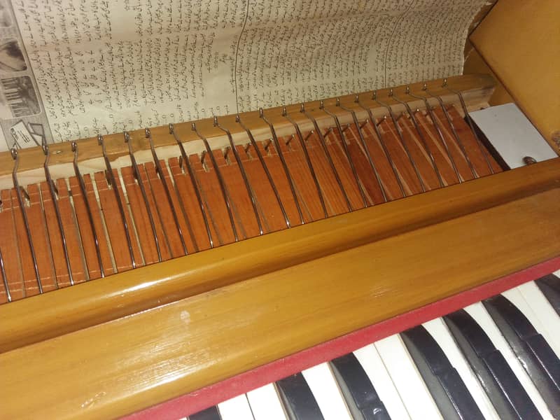 Harmonium for sale condition best only for music learners 4