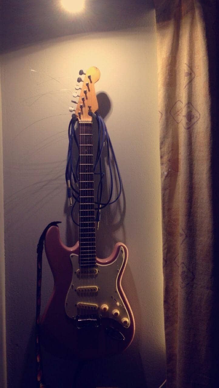 Electric guitar stratocaster 4