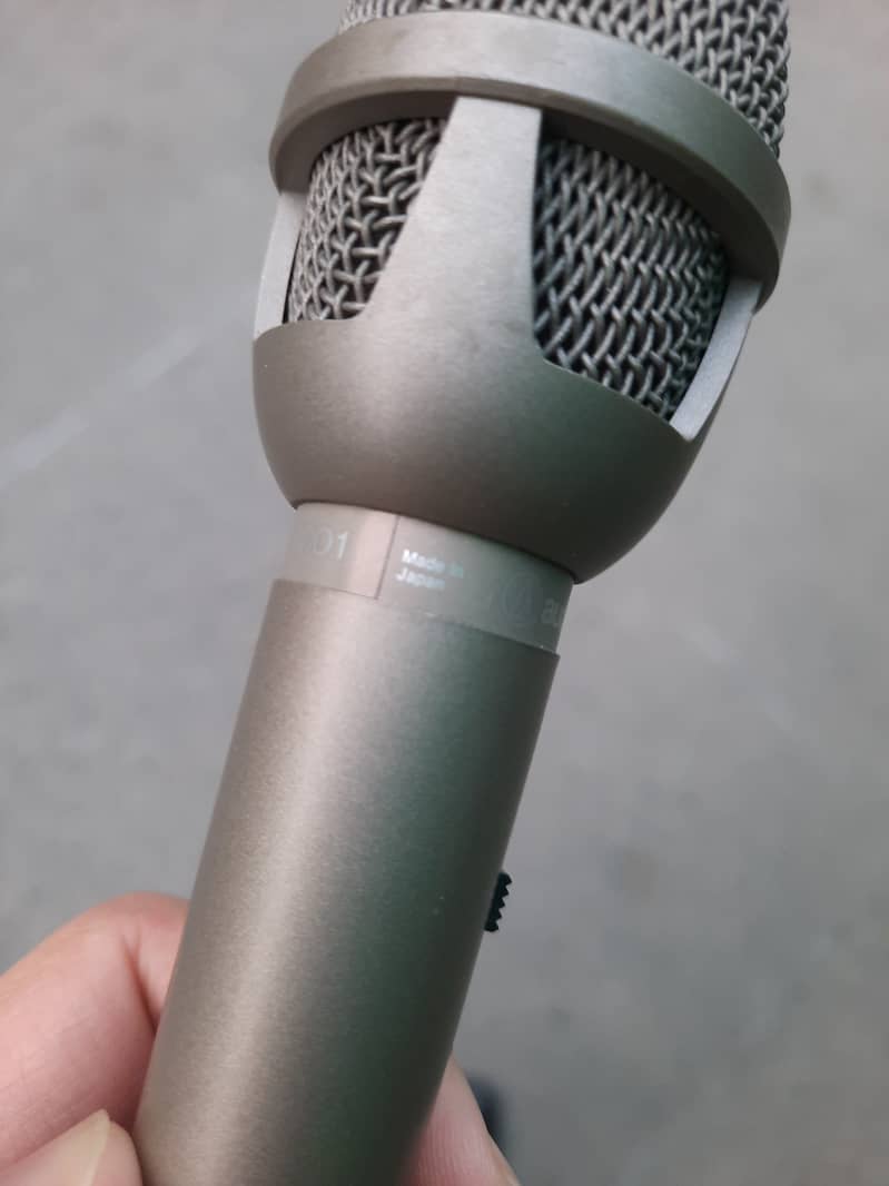 Microphone 9