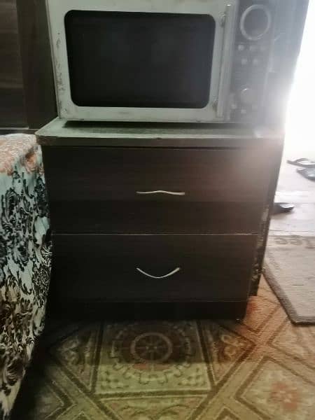 Bed and dressing table and two side tables 4