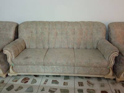 5 seater sofa set. Lasani wood in good condition