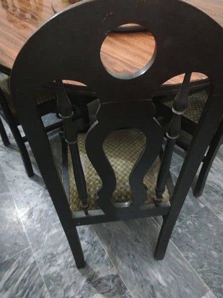 6 Seater Dinning table in good quality 3