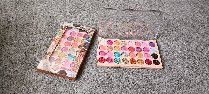 Romantic Color Eyeshadow pallette 1