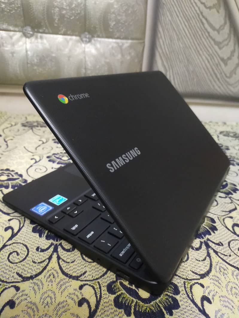 Samsung chrombook with android os 1