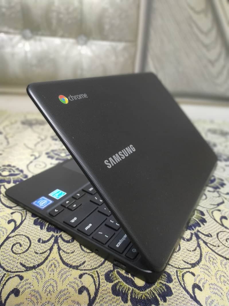 Samsung chrombook with android os 2