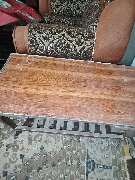 table with good condition 3