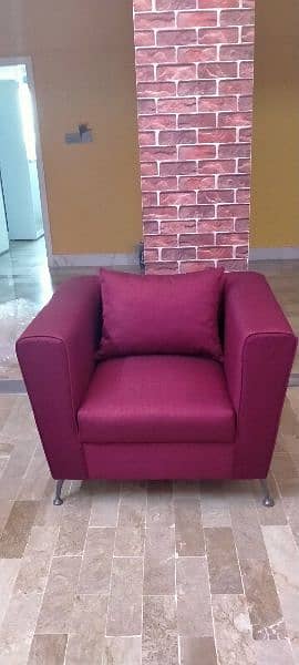 Sofa mehroon colour 5 seater