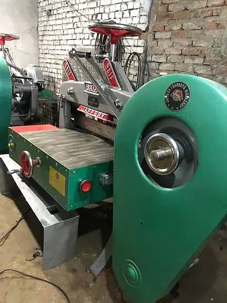 PAPER CUTTING MACHINES AVILABLE FOR SALE 3